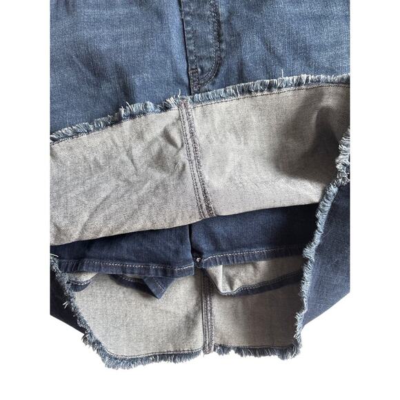 Chico’s Denim Pull-on Fray Hem Denim Skort Size 2 NWT - Picture 5 of 8